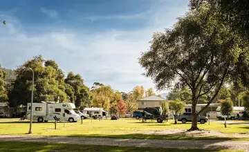 Spacious powered caravan and camping sites at Warburton Holiday Park in the Yarra Valley.